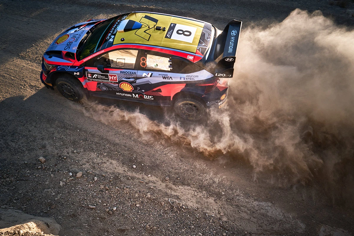 Ралли Акрополь, СУ8: атака Hyundai, проблемы у Лёба