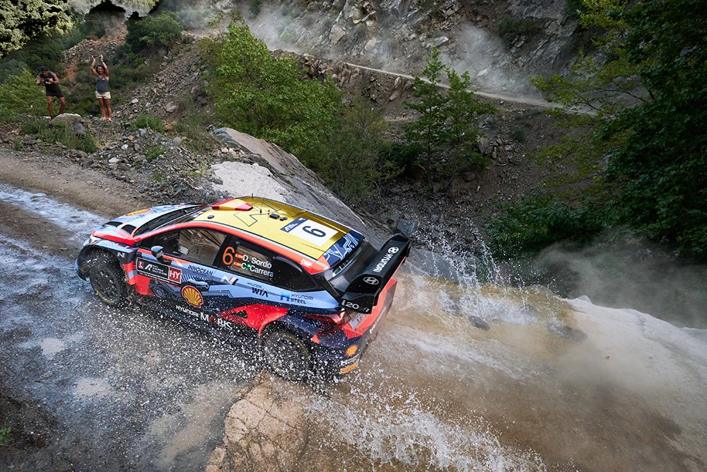 Toyota и Hyundai отложили тесты в Греции из-за лесных пожаров
